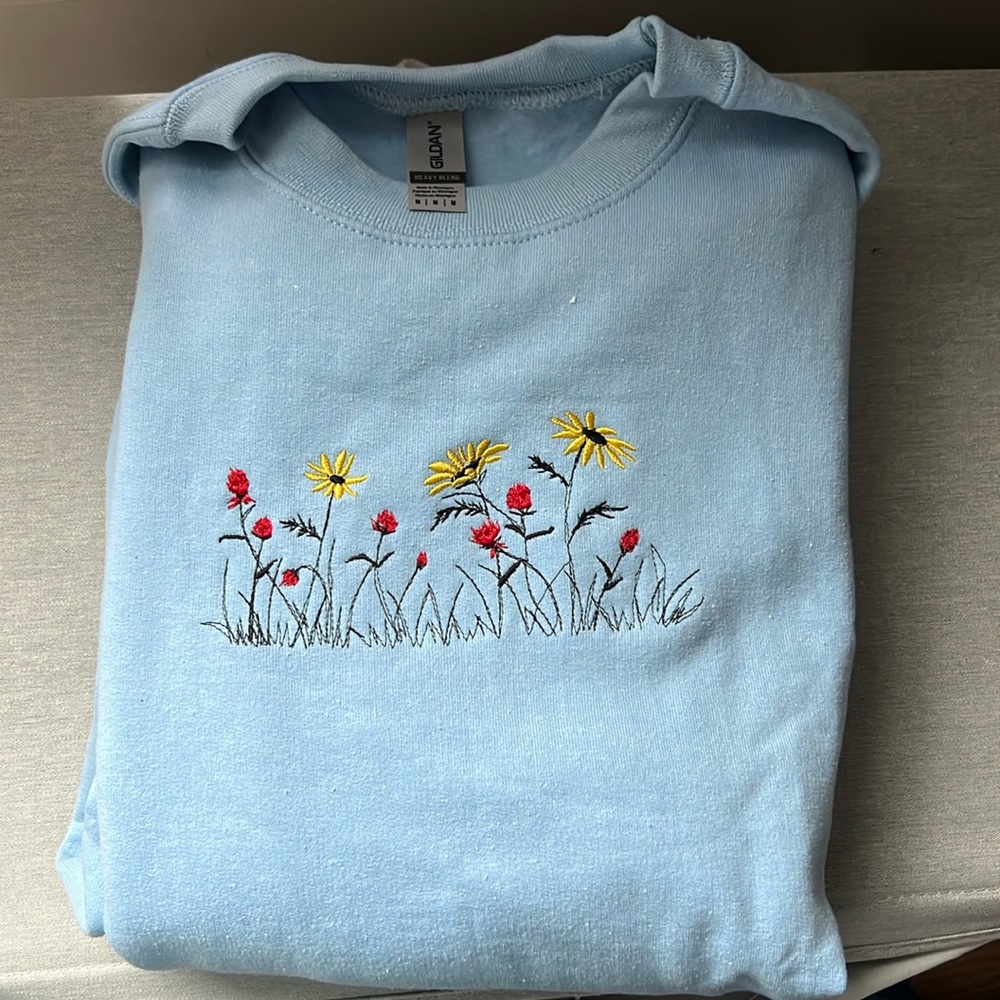 Custom Stitched Flower crew neck sweatshirt Size: M